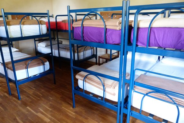 beds, youth hostel, bunk beds-182965.jpg